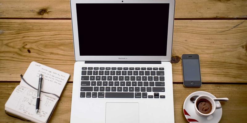 家具定制与室内设计必读：三步教你辨别环保板材等级，避开家居建材选购陷阱