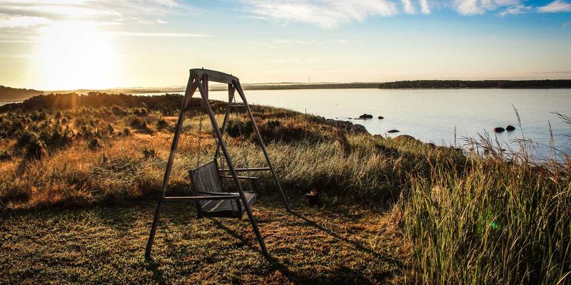 楼梯设计中的安全与美学：如何通过踏步材料与扶手选择提升家居品质