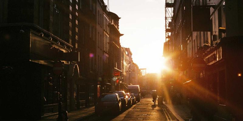 筑家家居定制指南：如何通过系统设计提升收纳空间利用率与五金铰链耐用性测试