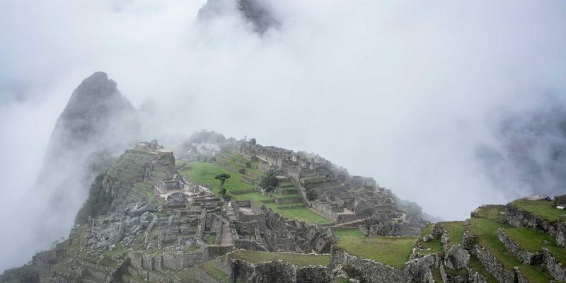 筑家家居解析：别墅豪宅装修中室内设计与家具定制的高端选配与施工标准