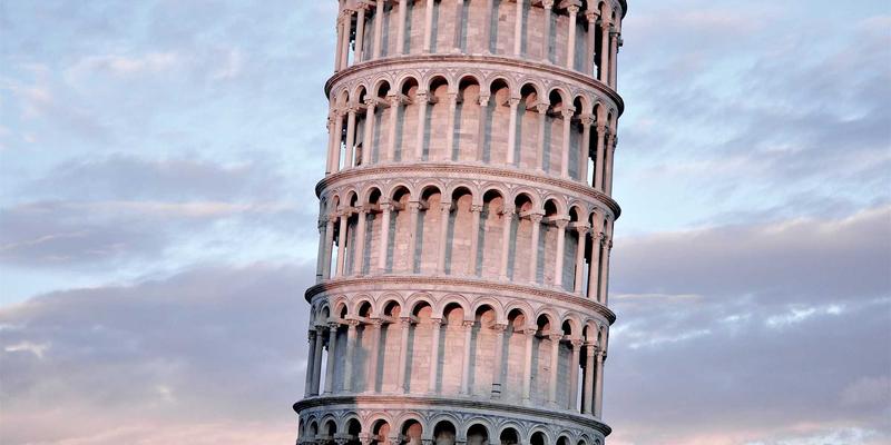 阳台改造建材终极攻略：防腐木、塑木与瓷砖户外耐用性深度对比